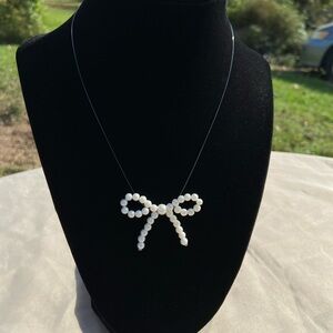 Elegant Pearl Bow Necklace